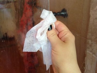 11 Ways To Clean Your Shower Doors So They Sparkle!