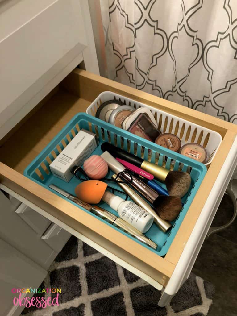 How to organize bathroom drawers