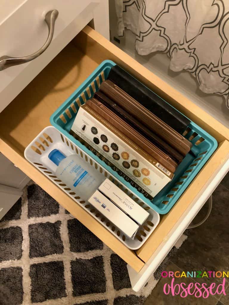 How to organize bathroom drawers