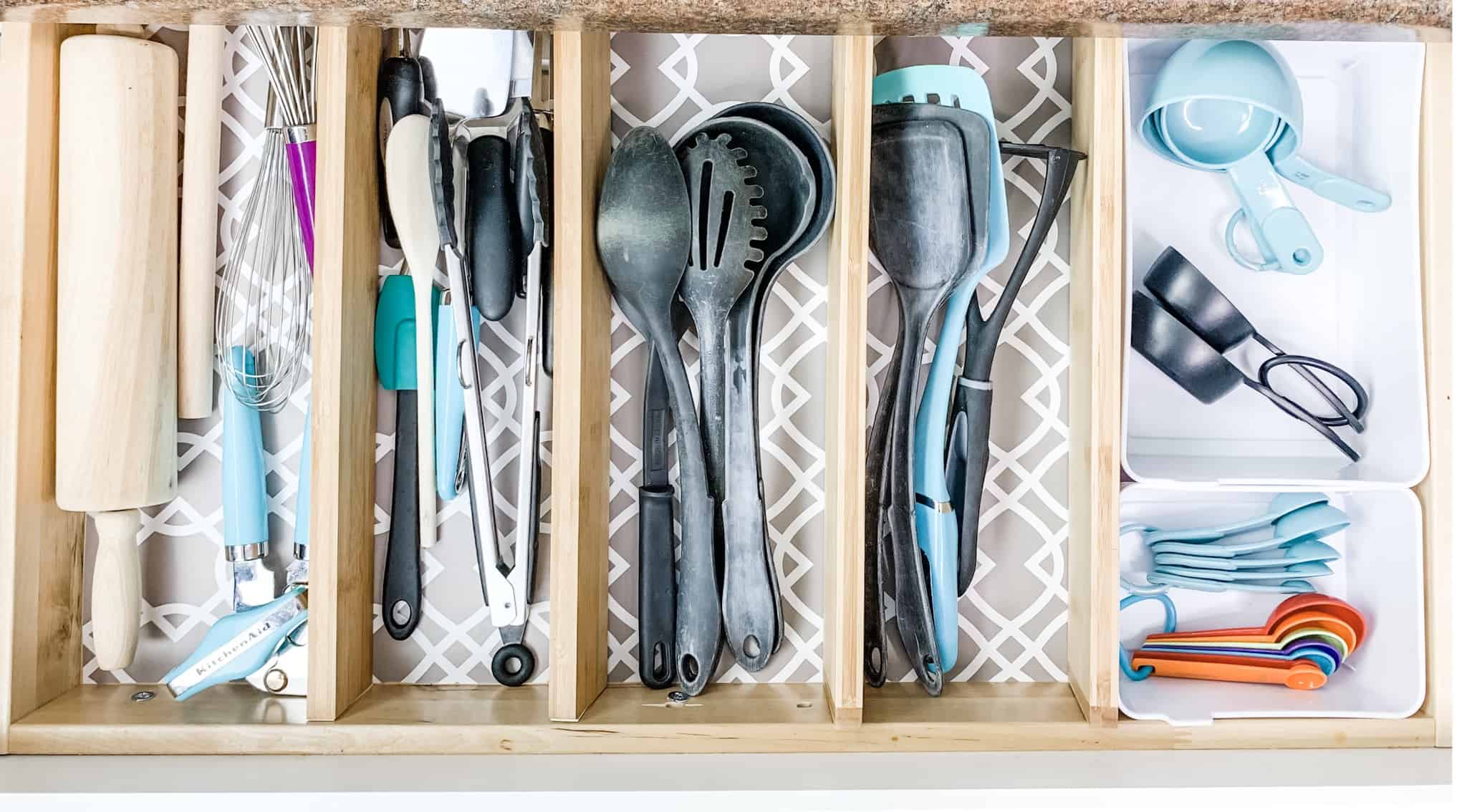 Organizing Kitchen Drawers