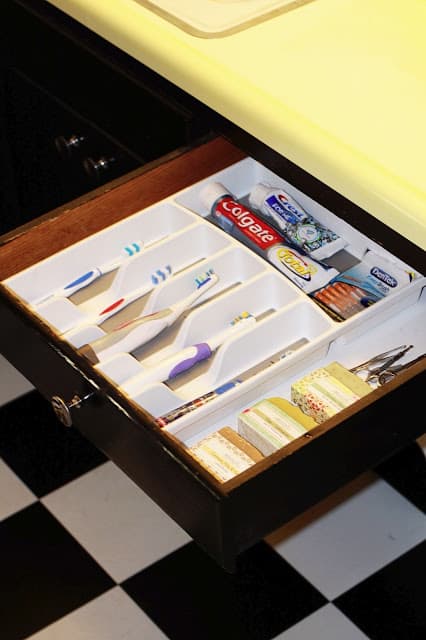 Brilliant Ways To Organize Bathroom Drawers