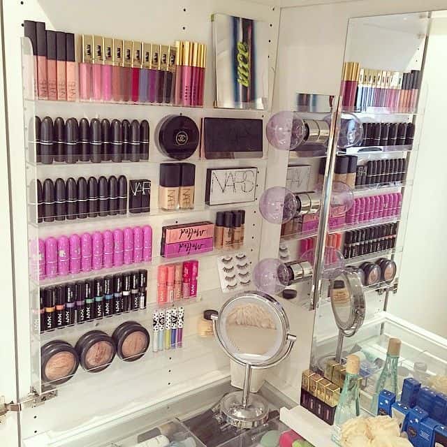 Ideas To Organize Makeup In a Small Bathroom