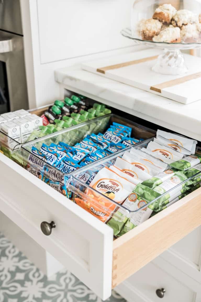 Organizing kitchen drawers